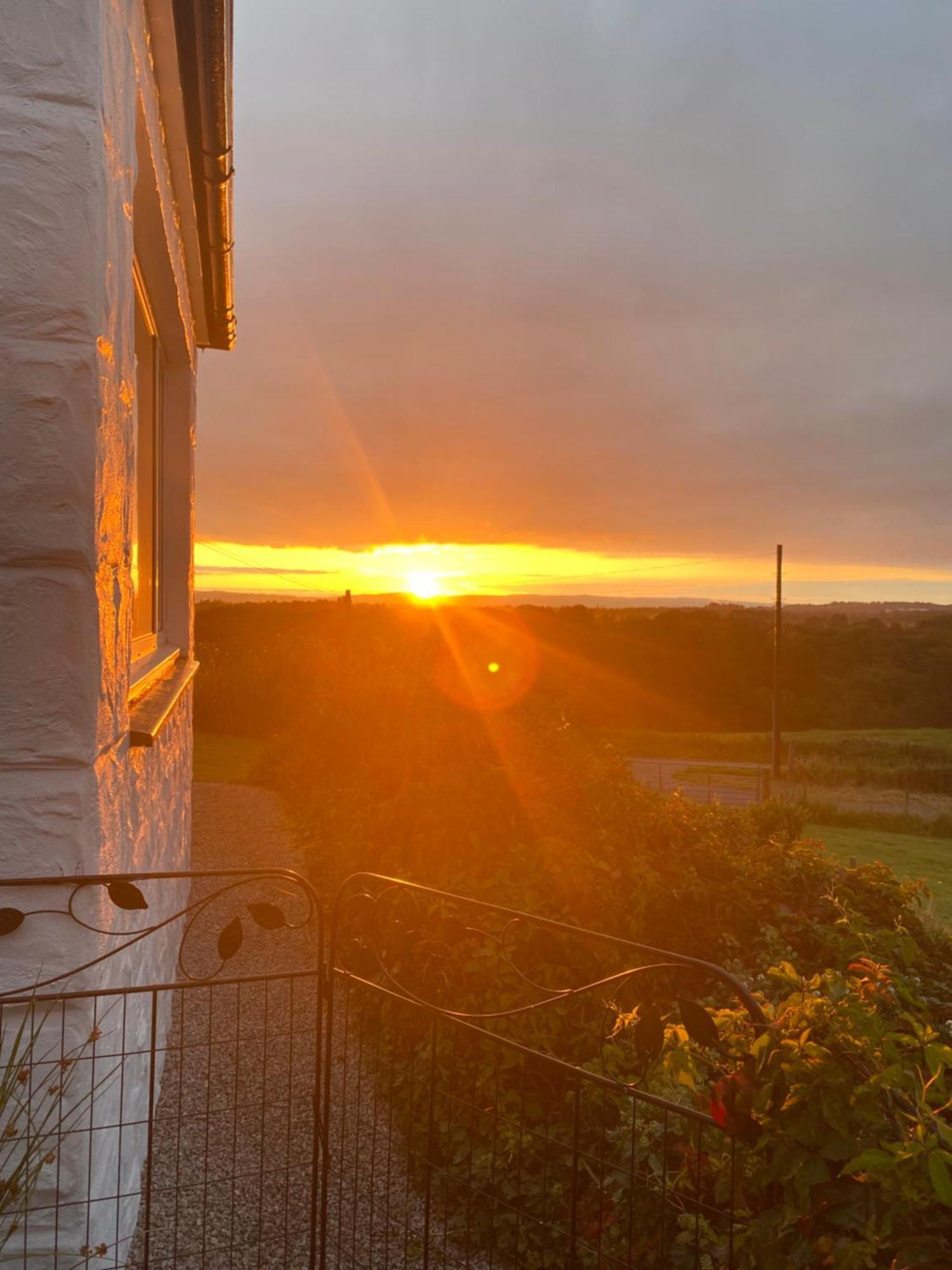 Jacquie'S B&B -Dumfries-Room With A View Exterior photo